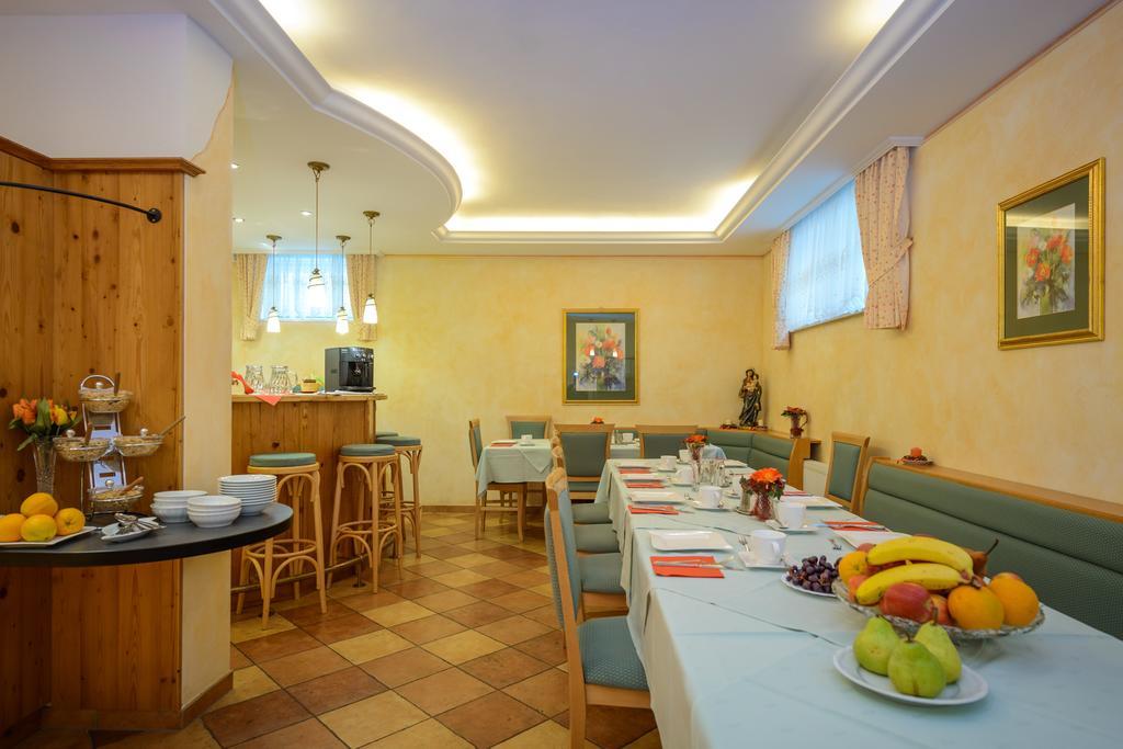 Pension Hiesel-Villa Untersbergblick Anthering Room photo
